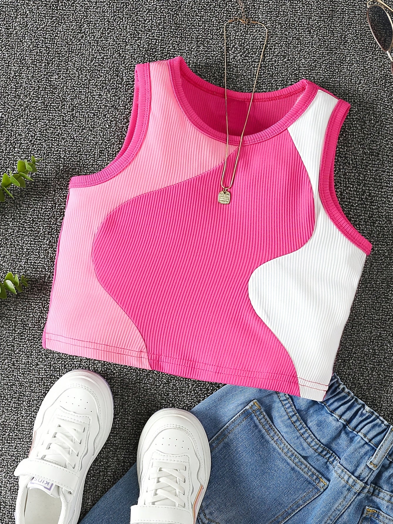 A Sleeveless Ribbed Knit Tank Top in Three Colors for Girls, Suitable for Casual Everyday Wear, Designed for Girls Aged 7 to 14.